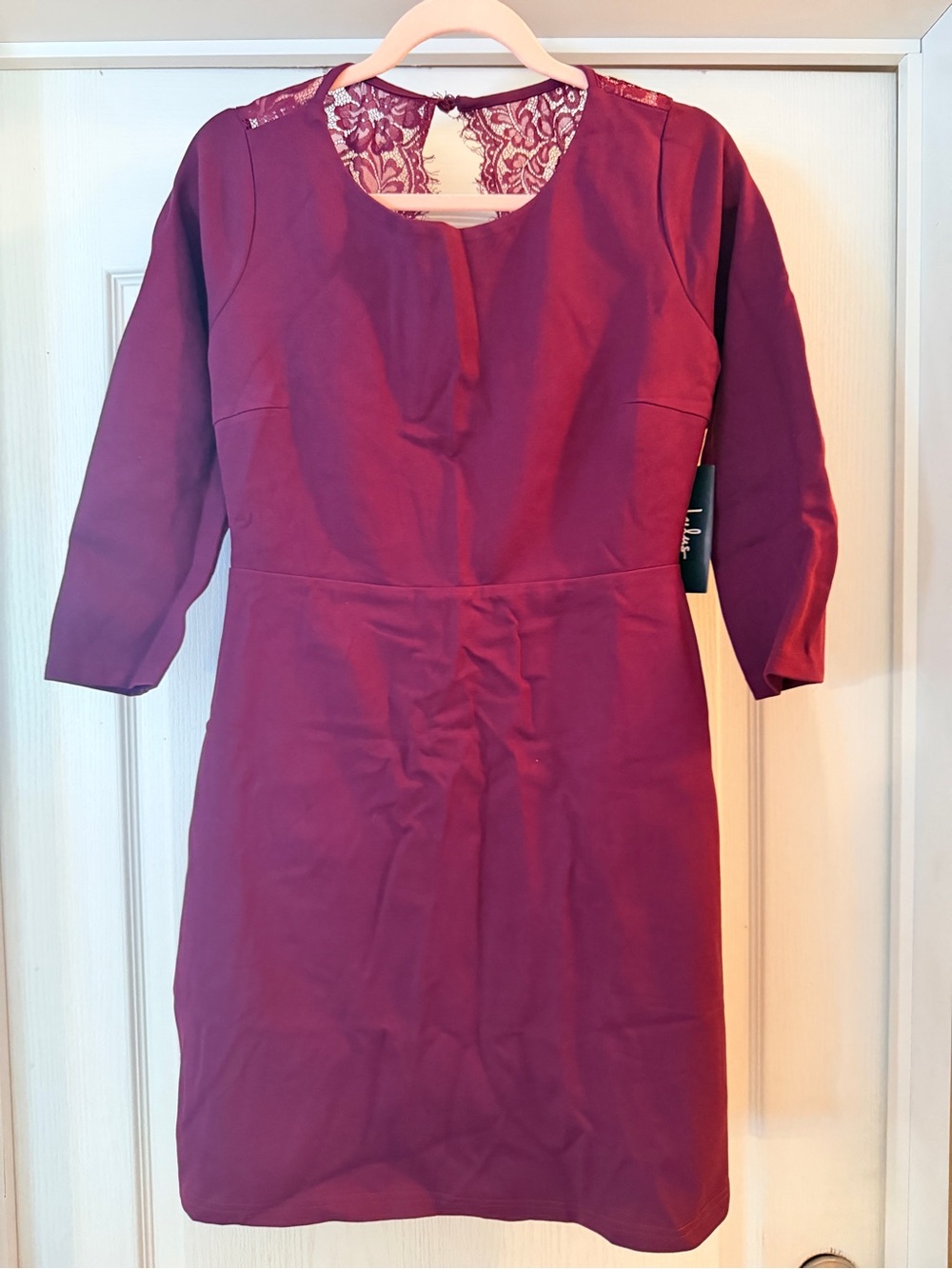 Women's lulu Lace-Back Sheath Dress in Burgundy